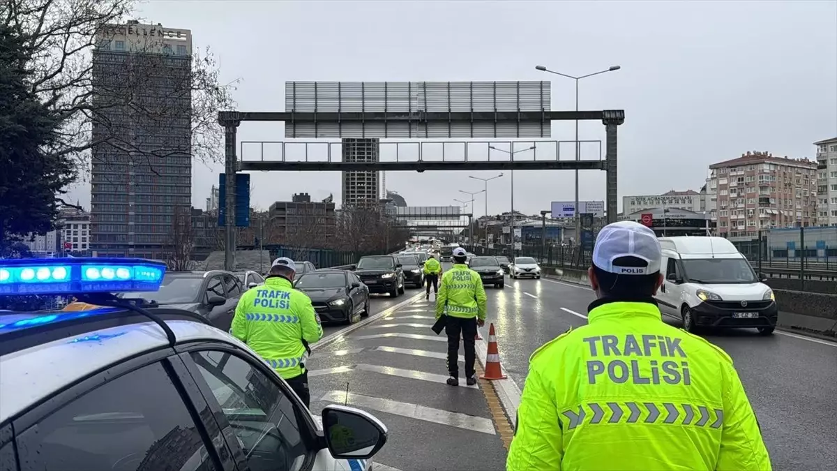 Kadıköy\'de Dronlu Trafik Denetimi