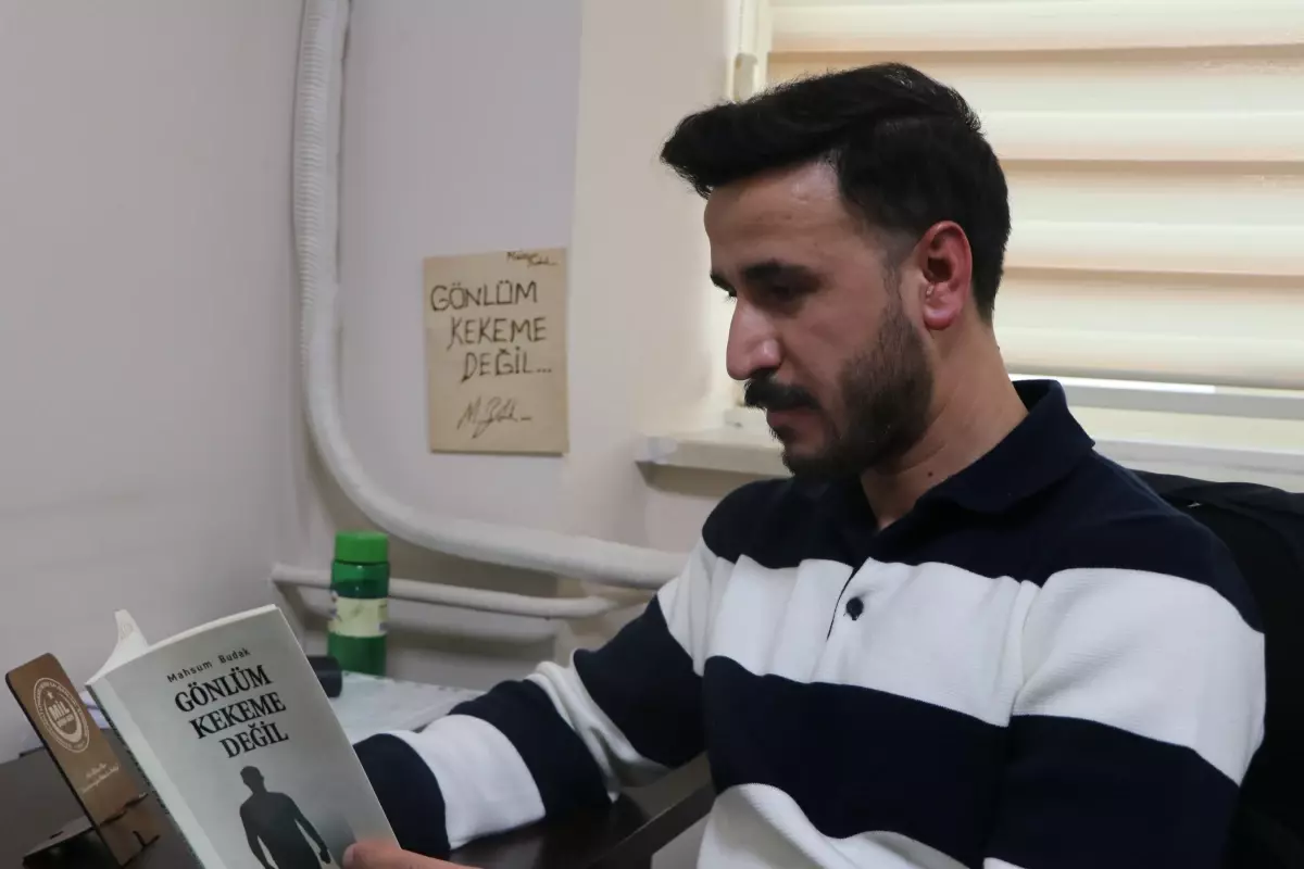 Kekemeliği Yenen Mahsun Budak, \'Gönlüm Kekeme Değil\' Kitabını Yazdı