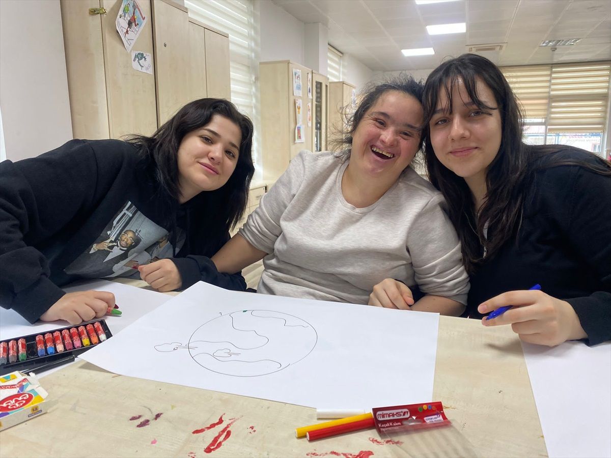 Engelli Bireyler Sanatla Buluşuyor