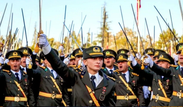 Savunma sonrası yeni açıklama yaptı! Kılıçlı yemini ettiren Teğmen Ebru Eroğlu geri adım atmadı