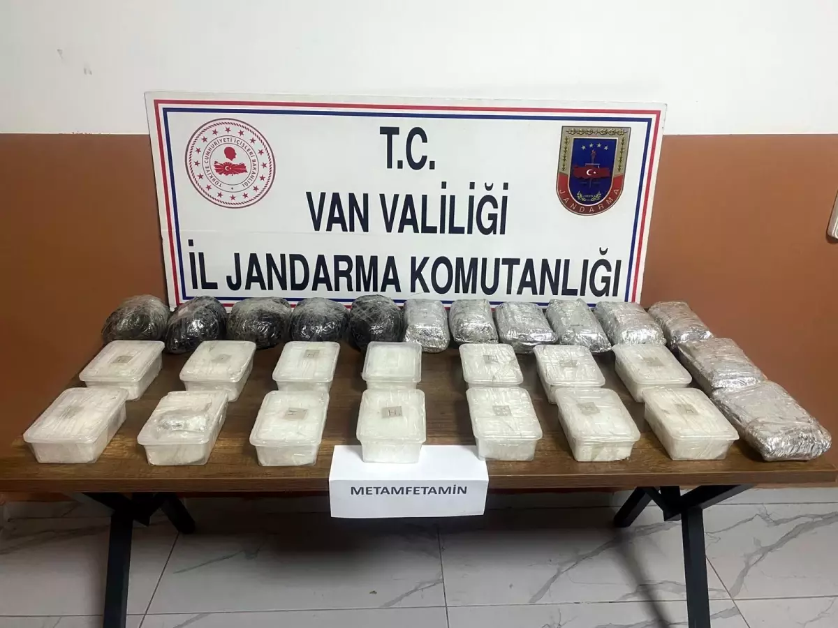 VAN\'da Uyuşturucu Operasyonu: 21 Kilo Metamfetamin ve Afyon Sakızı Ele Geçirildi