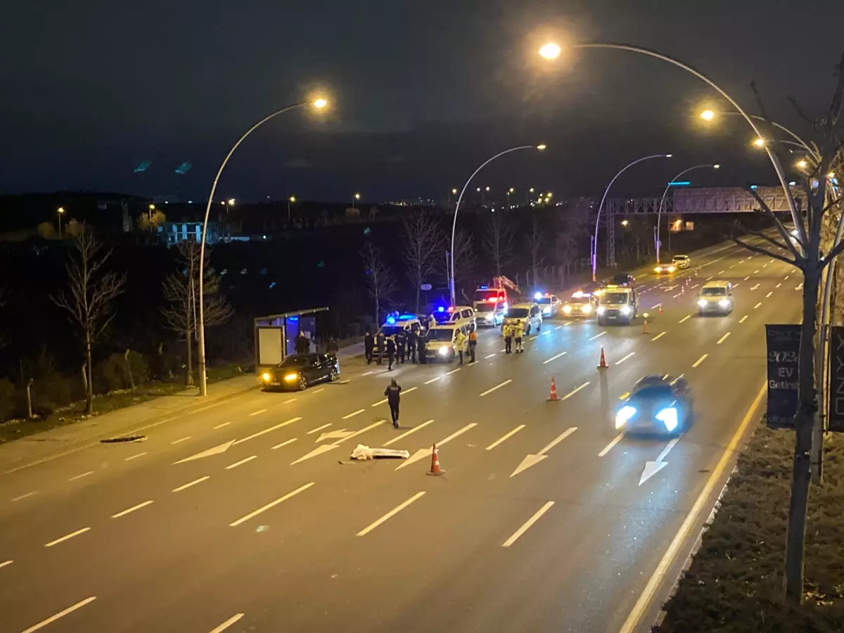 Ankara\'da Otomobilden Atlayan Kadın Trafik Kazasında Hayatını Kaybetti