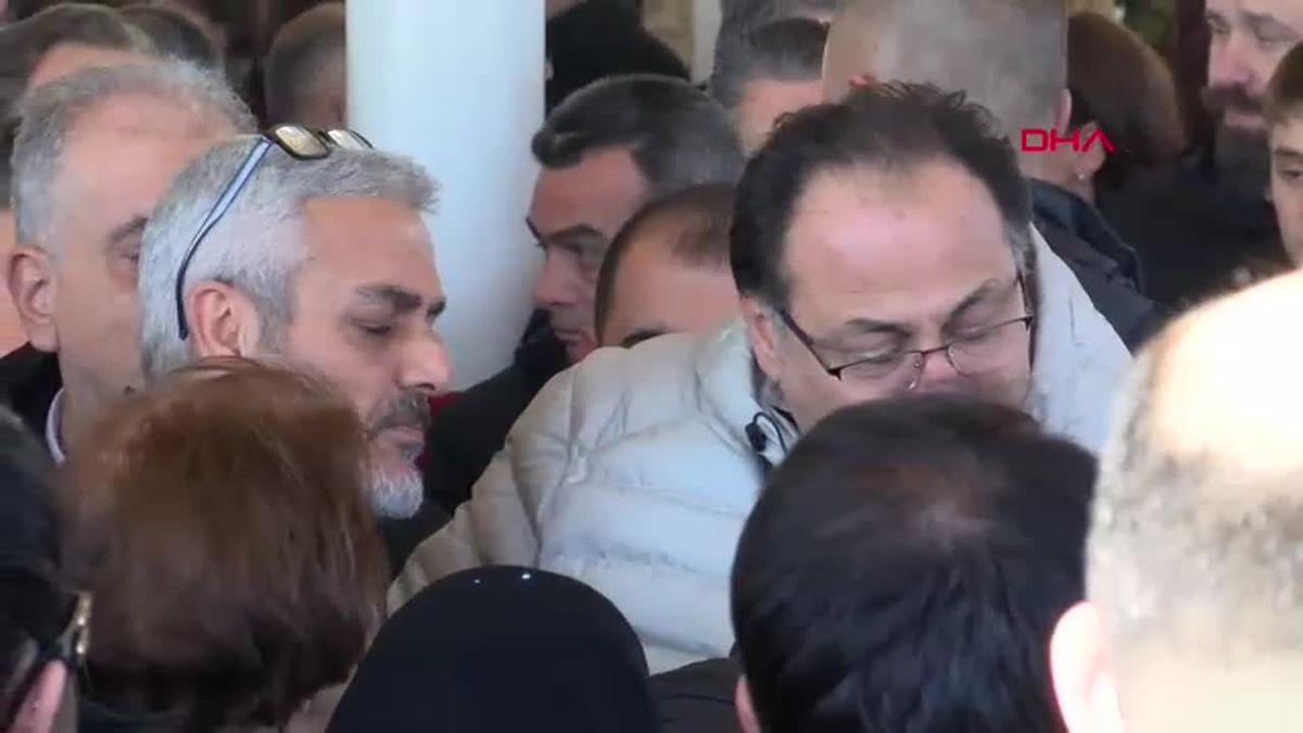 Ankara\'da Otomobilden Düşme Sonucu Hayatını Kaybeden İpek Ozan Toprağa Verildi