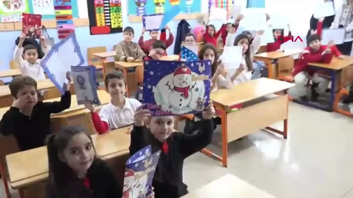 Samsun\'da İkiz Öğrencilerin Karneleri Törensel Olarak Verildi