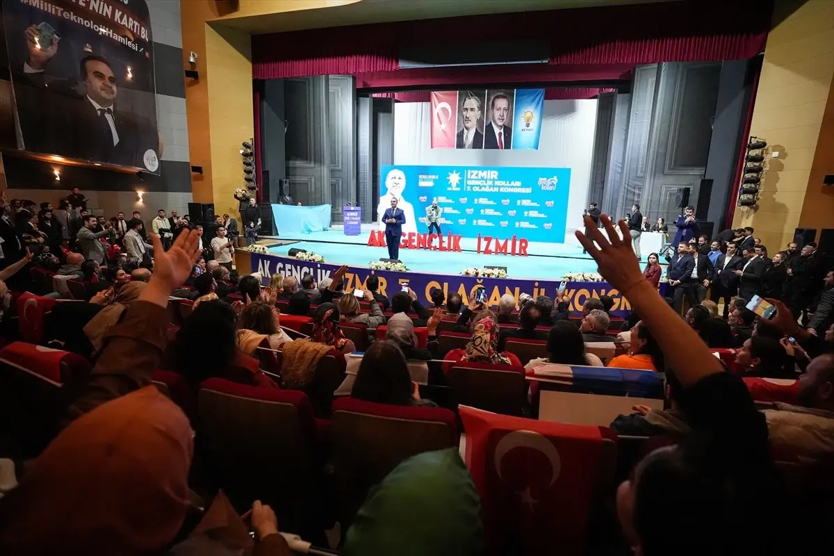 Bakan Kacır, AK Parti İzmir İl Gençlik Kolları Kongresi\'nde konuştu Açıklaması