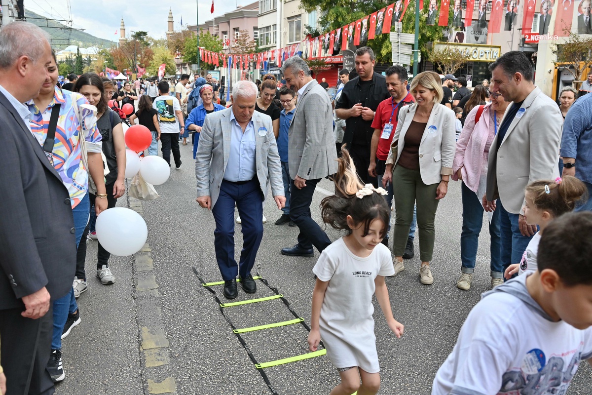 Bursa\'da Yarıyıl Şenliği Başlıyor