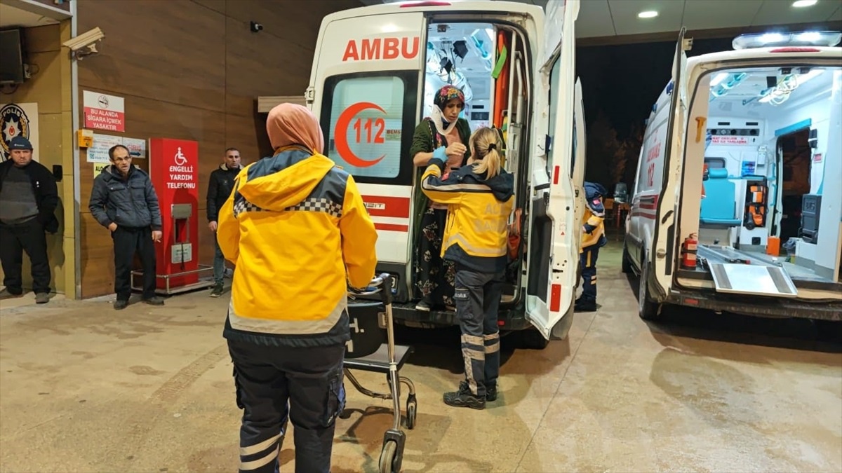 İnegöl\'de Motosiklet Yayaya Çarptı