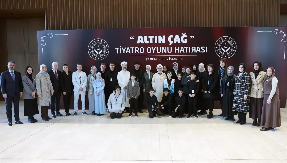 Emine Erdoğan, devlet himayesindeki çocukların sahnelediği "Altın Çağ" oyununu izledi Açıklaması