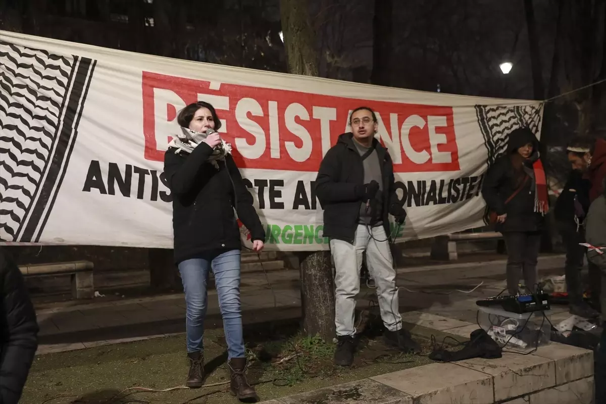 Paris\'te Filistin Destekçileri Protesto Düzenledi