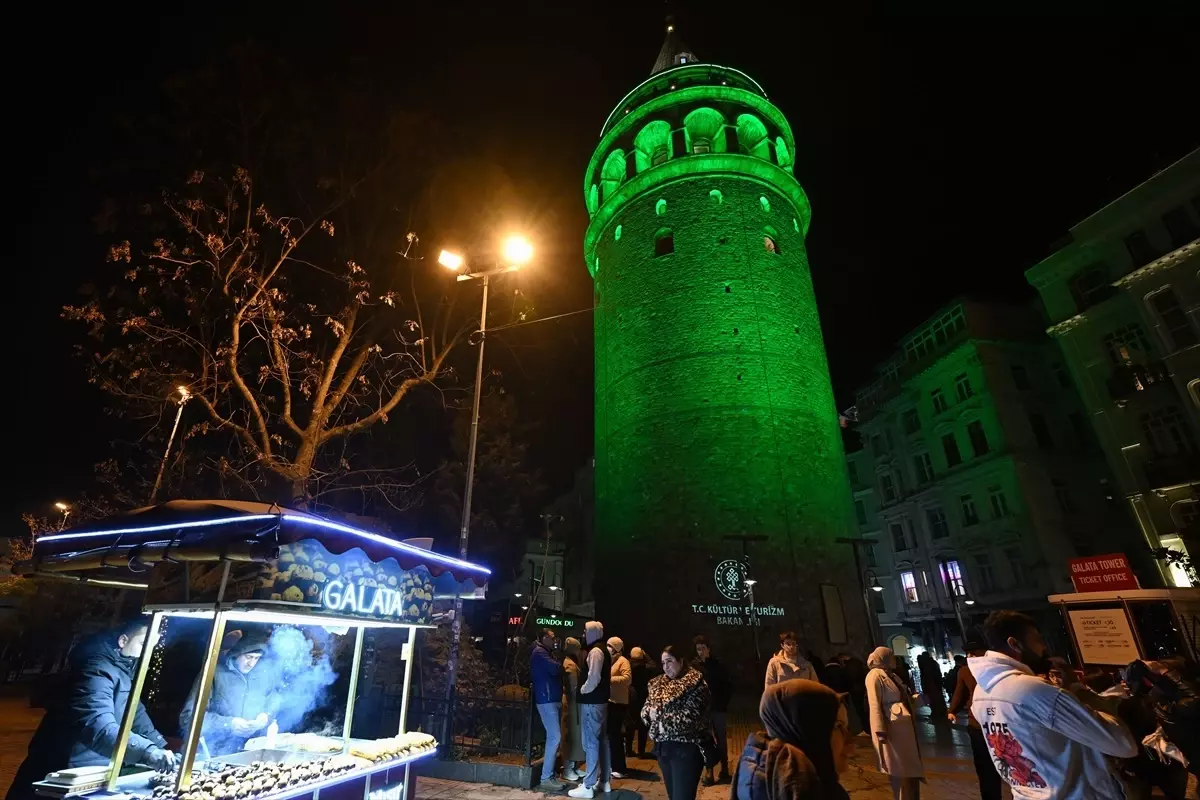 Galata Kulesi Yeşil Işıkla Aydınlatıldı