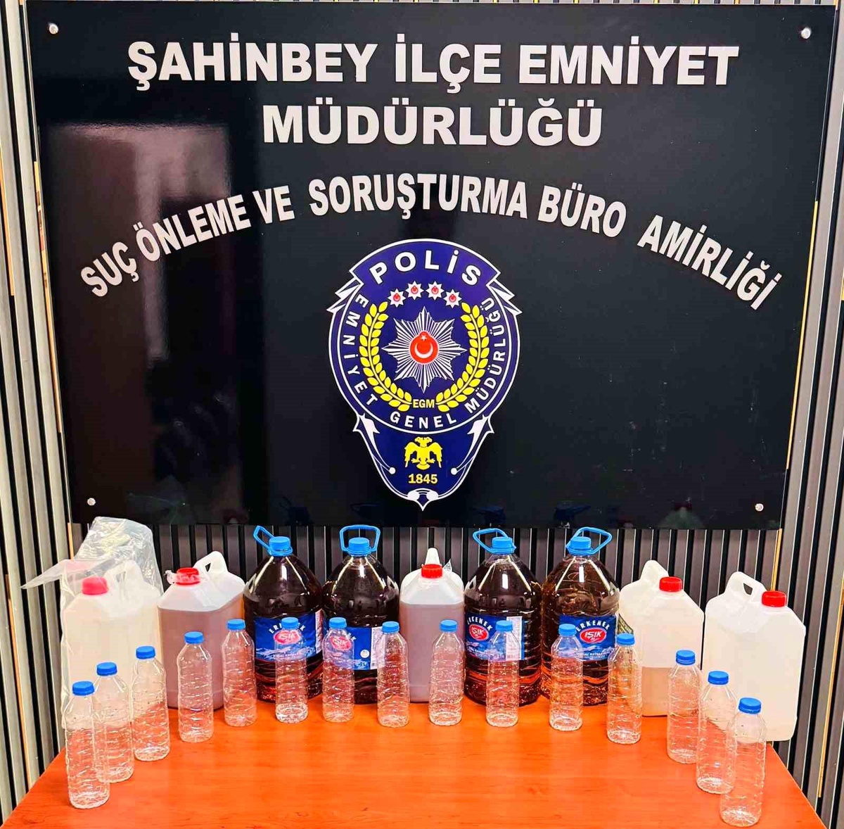 Gaziantep\'te 55 Litre Sahte Alkol Ele Geçirildi