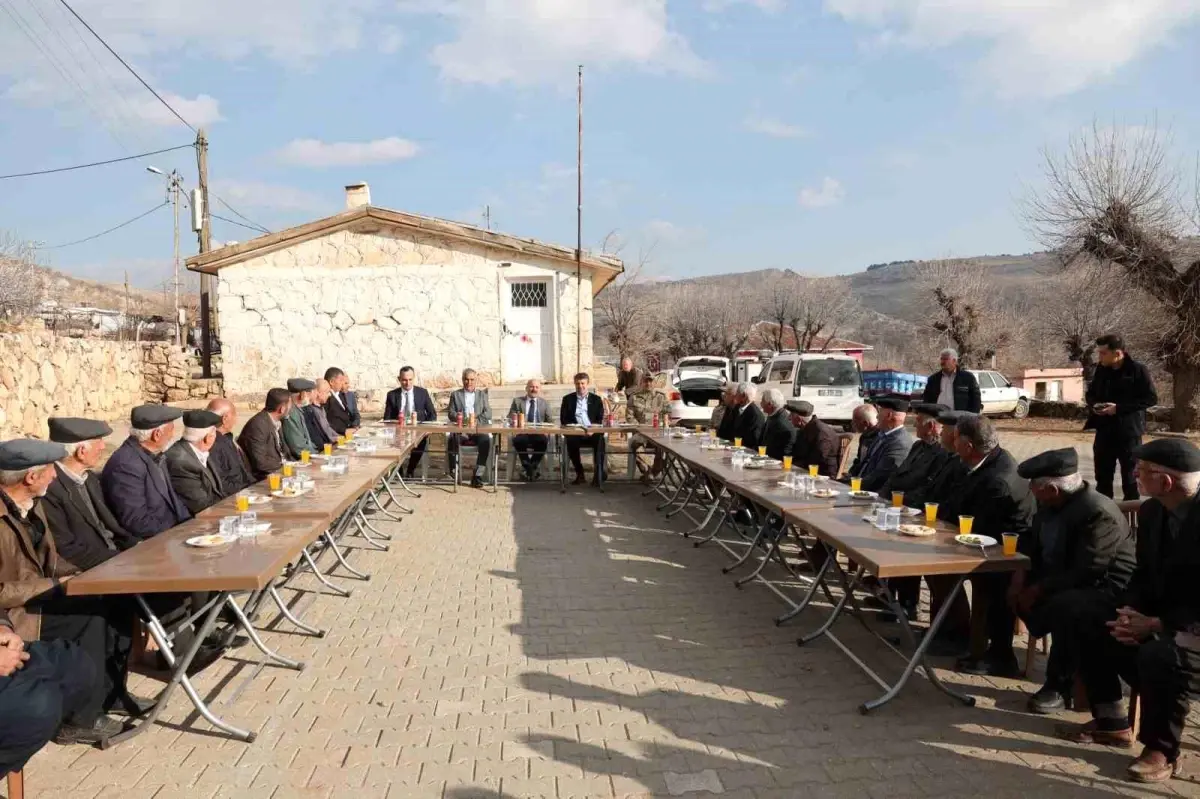 Adıyaman Valisi Kayaönü Köyü\'nde Vatandaşlarla Bir Araya Geldi