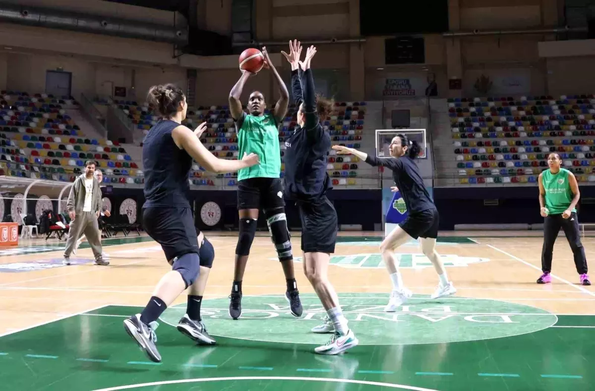 İzmit\'in kadın basketbolcuları rotayı Nesibe Aydın maçına çevirdi