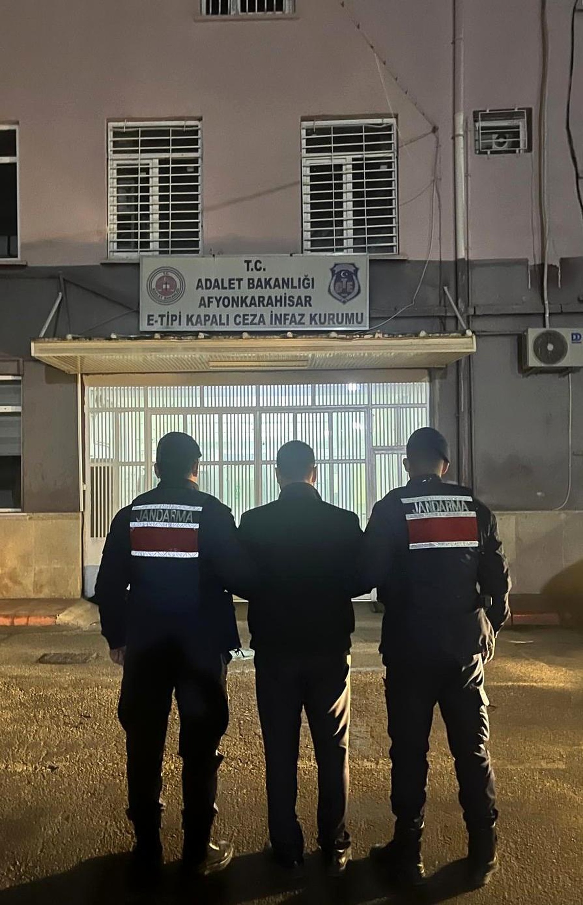 Aranan Şahıs Jandarma Tarafından Yakalandı