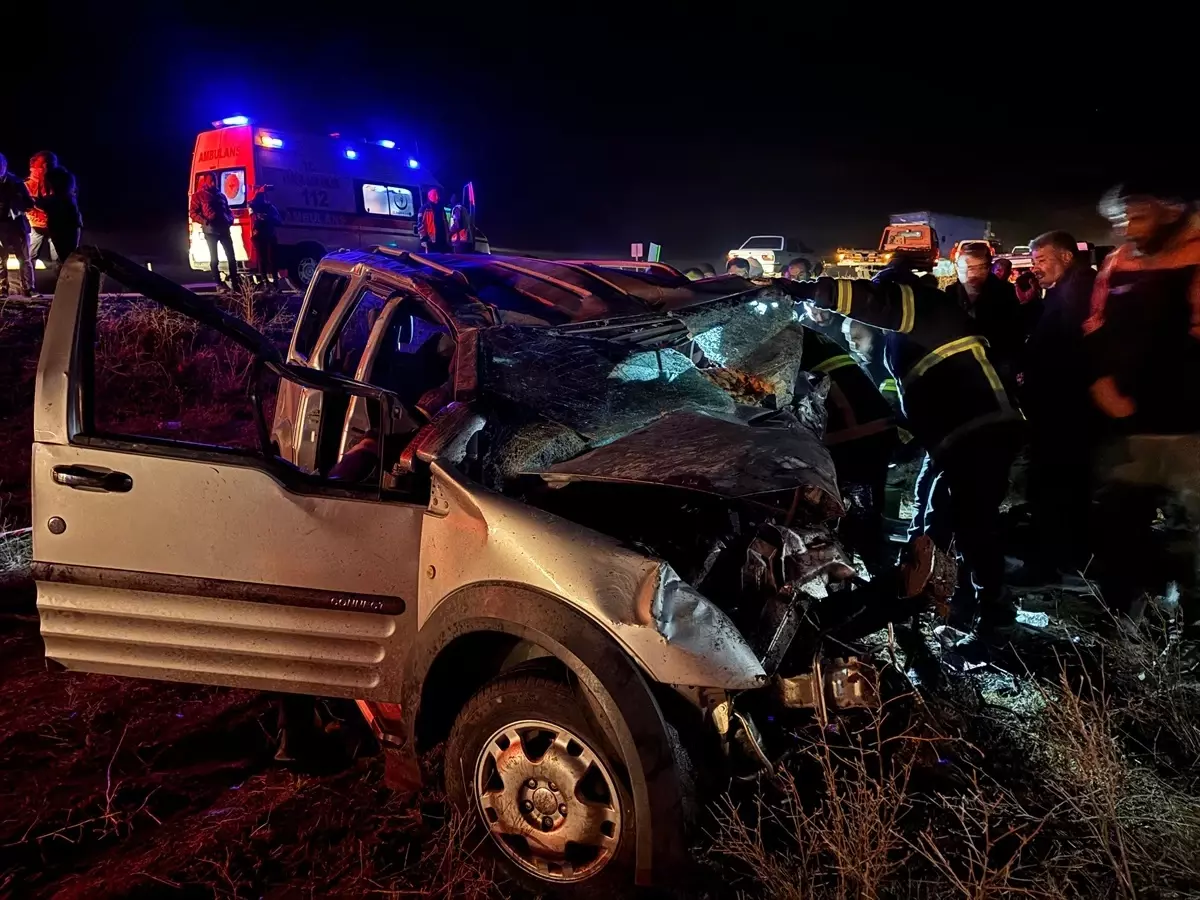 Niğde\'de Trafik Kazası: 2 Ölü, 1 Yaralı