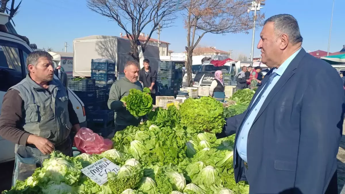 Niğde\'de Pazar Ziyareti: Esnaf ve Vatandaş Dertli