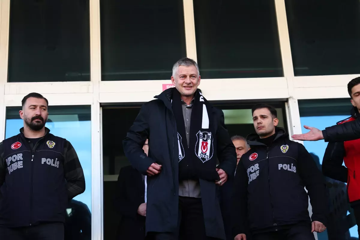 Ole Gunnar Solskjaer İstanbul\'a Geldi: \'Sabırsızlıkla Göreve Başlamayı Bekliyorum\'