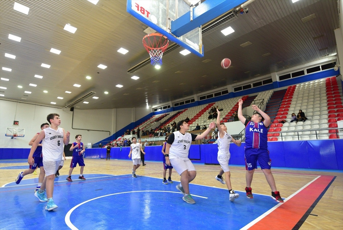 Osmaniye\'de yıldızlar basketbol il birinciliği müsabakaları yapıldı