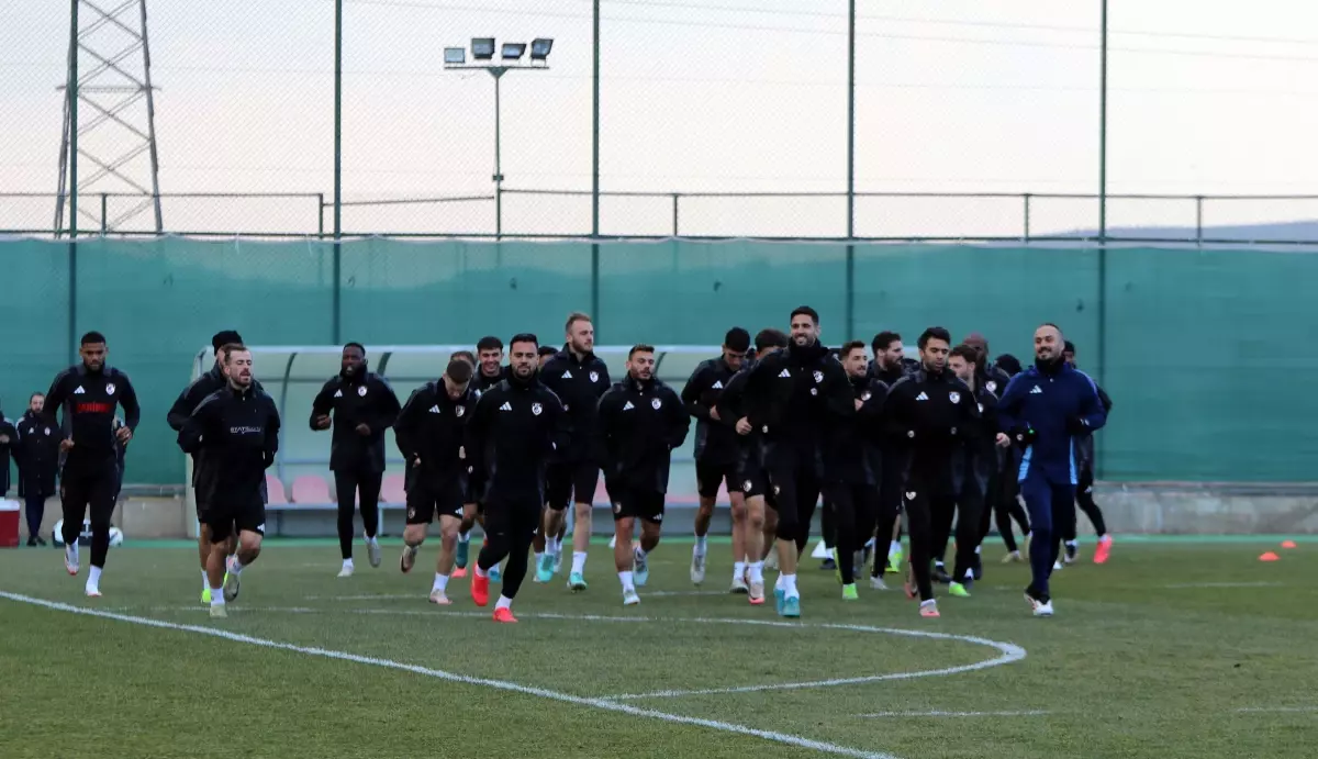 Gaziantep FK Teknik Direktörü Selçuk İnan, İkinci Yarının Zorluğuna Dikkat Çekti