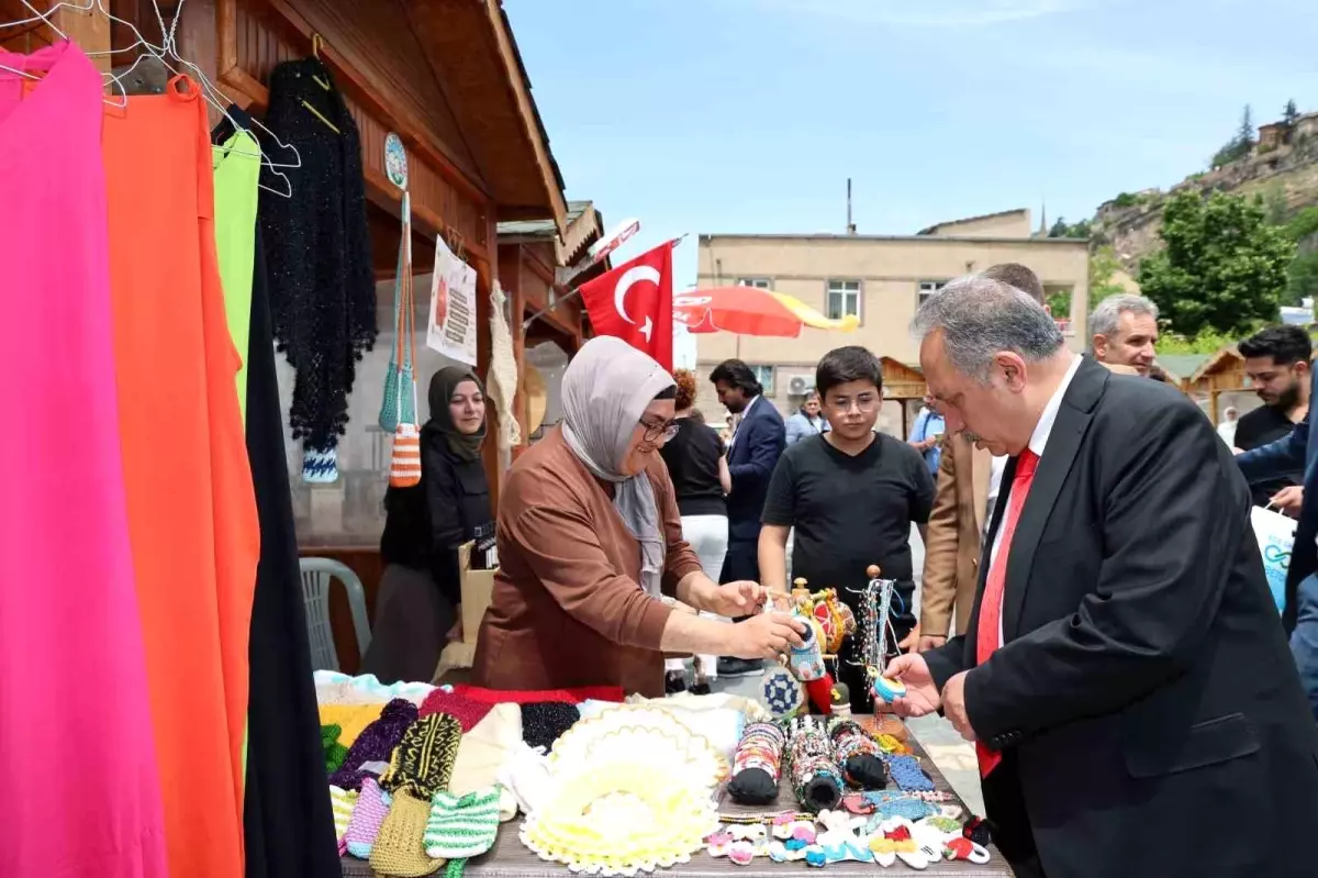 Talas\'ta Maharetli Eller Kadın Üretici Pazarı Başlıyor