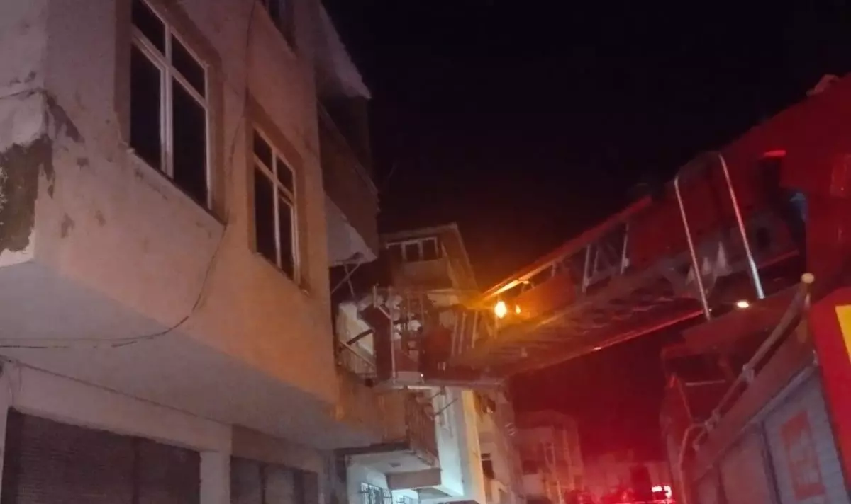 Ordu\'da Evde Yangın: Mahsur Kalan Adam Kurtarıldı