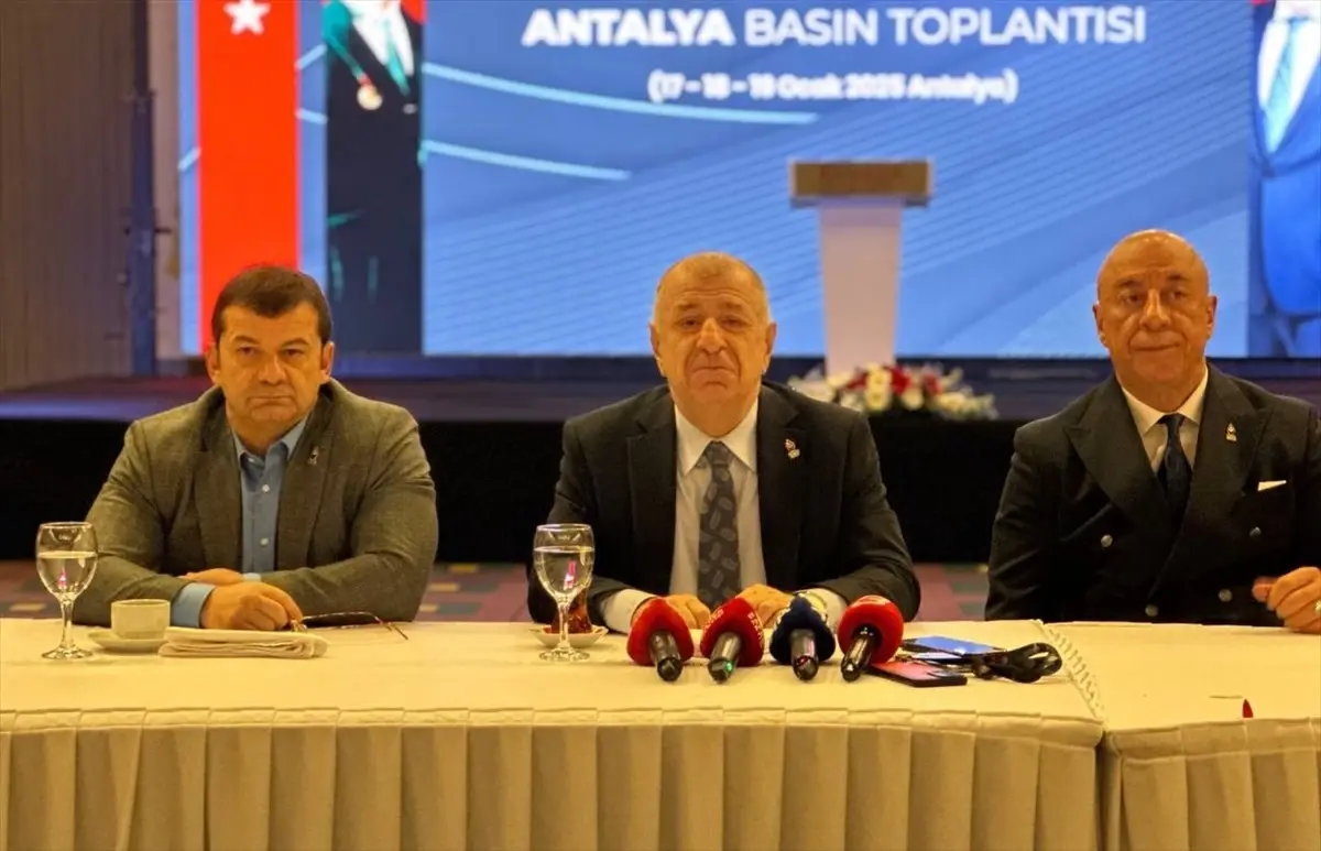 Ümit Özdağ Antalya\'da Basın Toplantısı Düzenledi