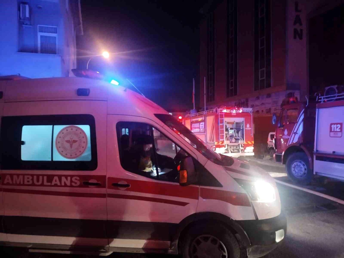 Ataşehir\'de Otel Yangını: 5 Yaralı