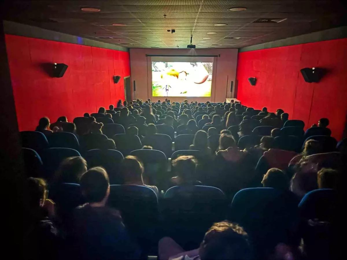 Başkan Kaya, Çocuklarla Sinema Keyfi Yaşadı