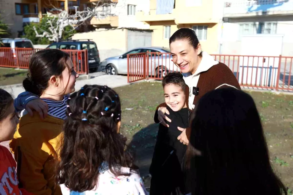 Selçuk Belediye Başkanı Çocuk Parkı Açılışında Halkla Buluştu