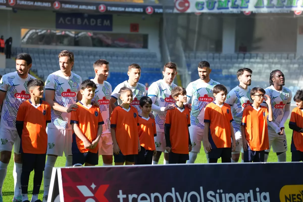 Başakşehir FK, Çaykur Rizespor\'u 2-0 Mağlup Etti