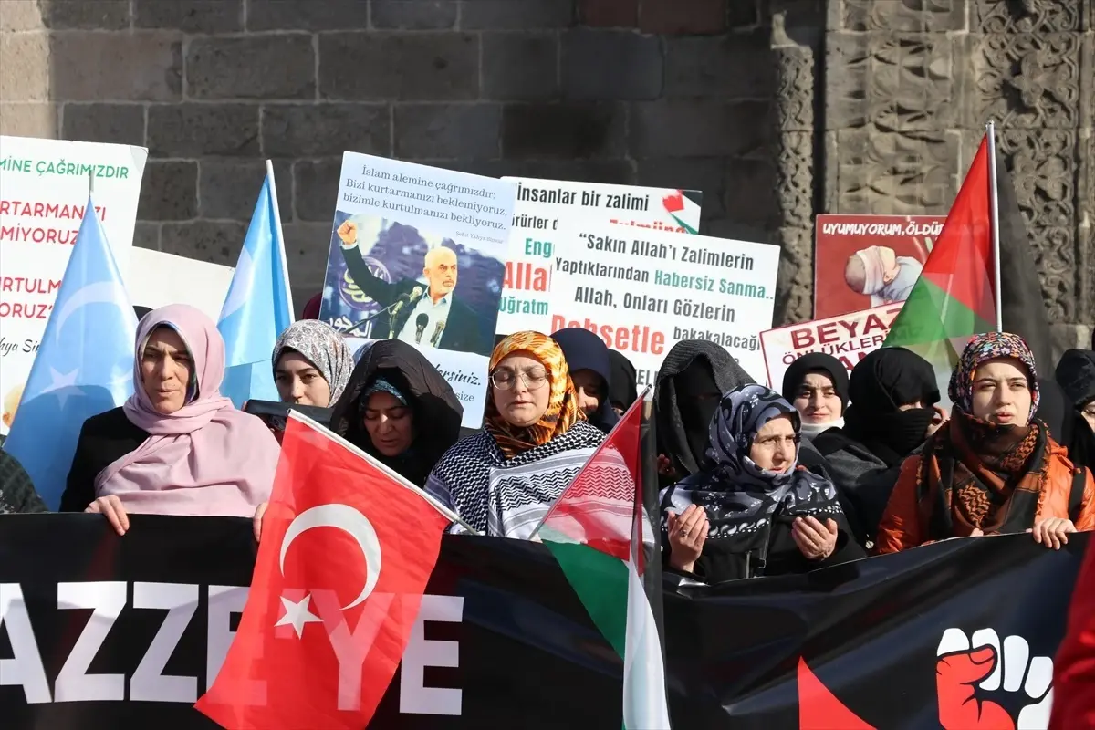 Erzurum\'da sağlık çalışanları dondurucu soğuğa rağmen Gazze için yürümeyi sürdürdü