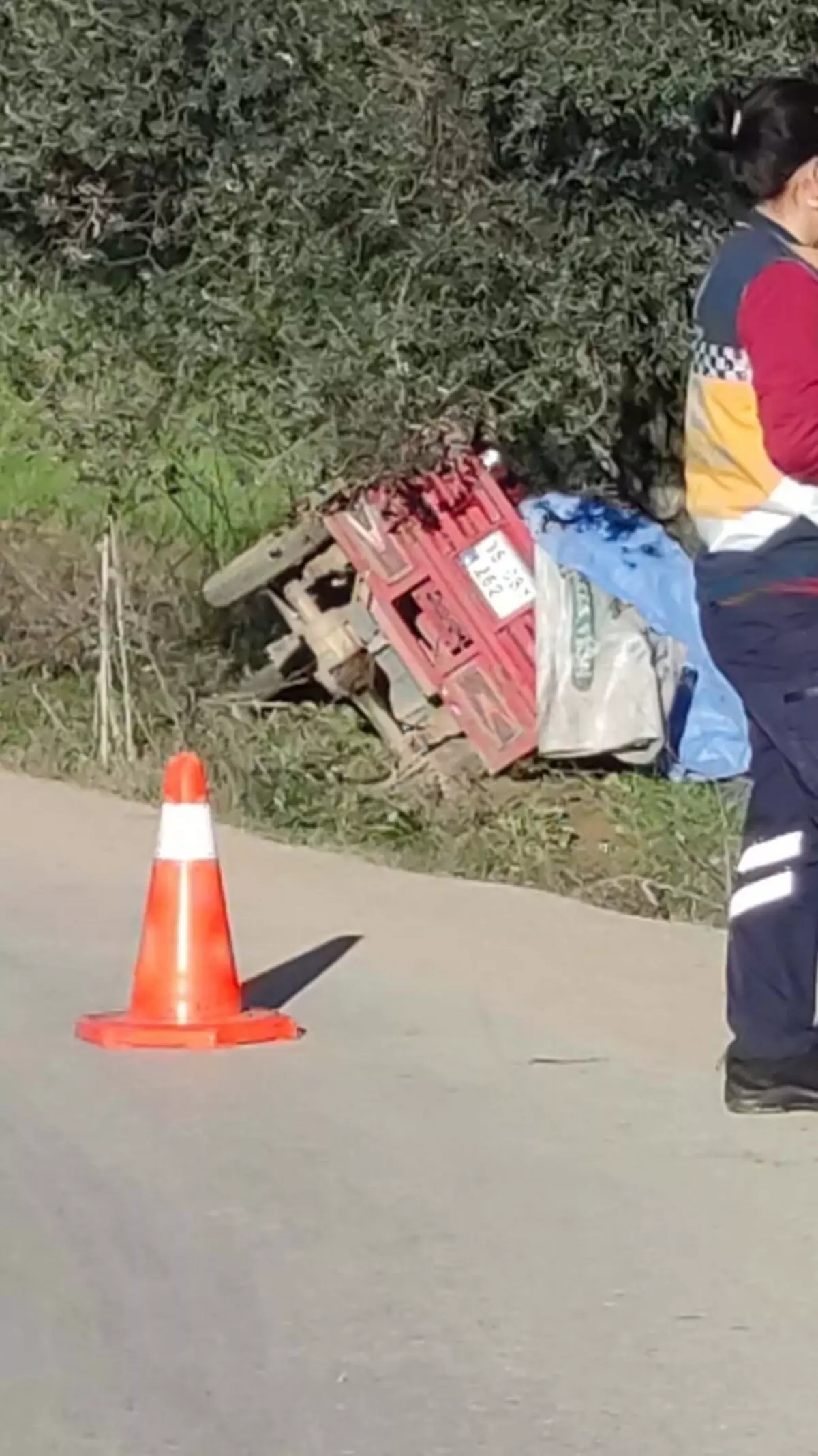 İzmir\'de 3 Tekerlekli Motosiklet Kazası: İki Kardeş Hayatını Kaybetti