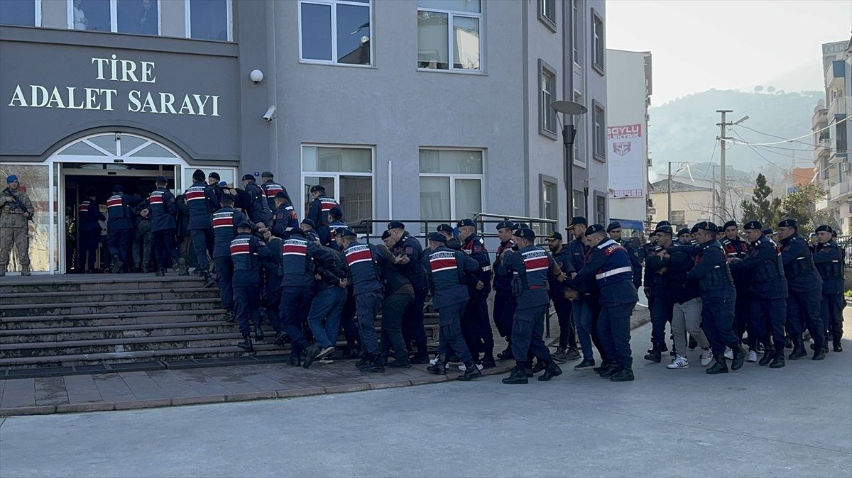 İzmir\'de Suç Örgütüne Operasyon: 11 Tutuklama