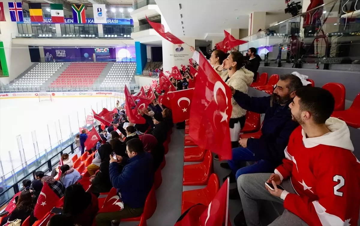 Türkiye, Buz Hokeyi Şampiyonasına Galibiyetle Başladı