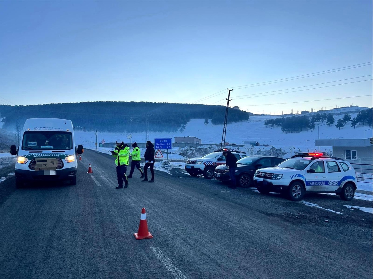 Kars\'ta Jandarma Denetimleri Sürüyor