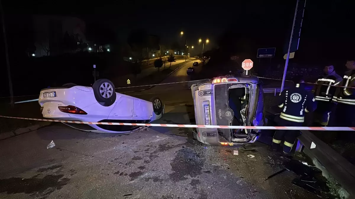 İzmit\'te Trafik Kazası: 4 Yaralı