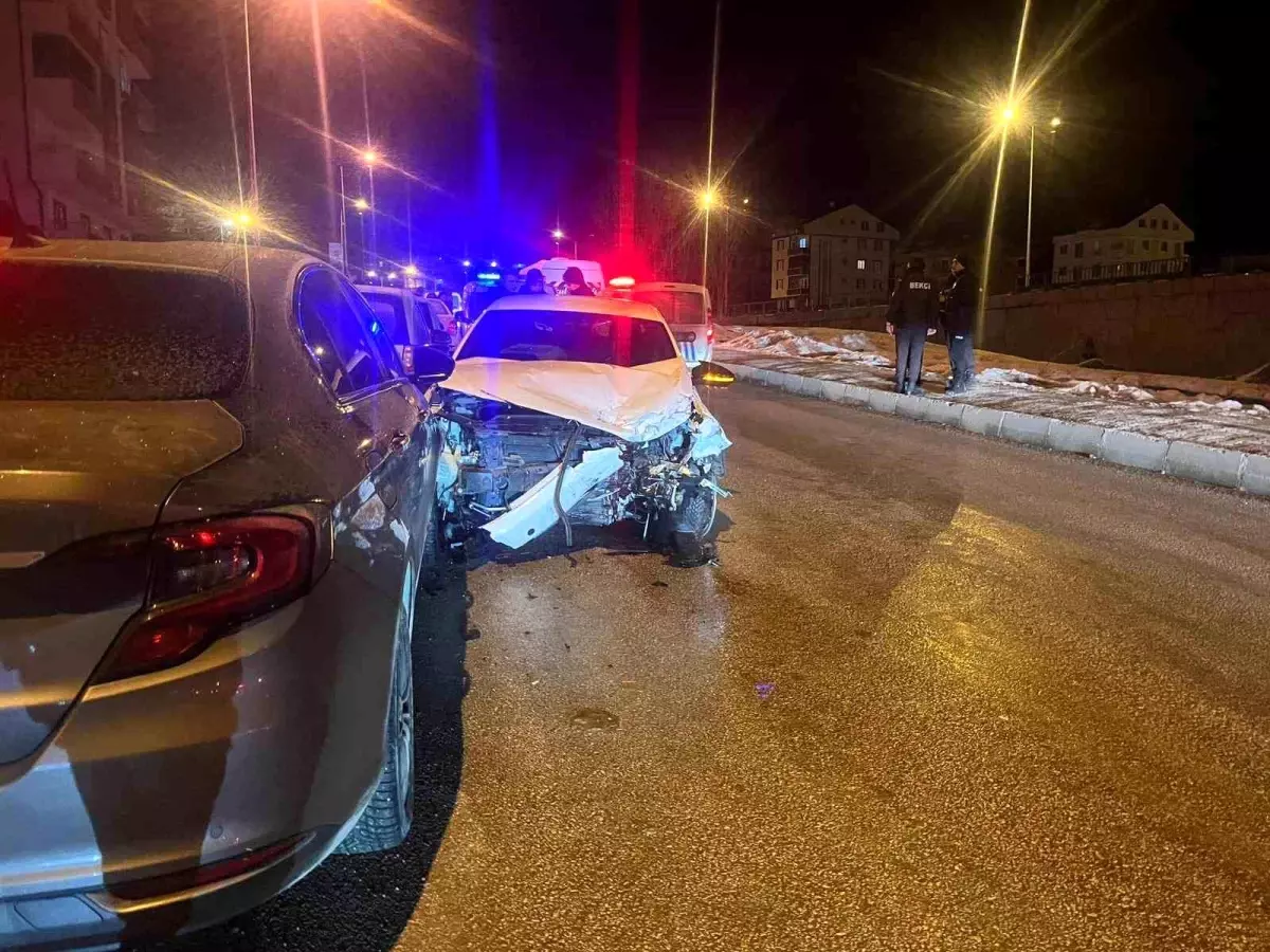 Bayburt\'ta Trafik Kazası: 4 Araç Hasar Gördü