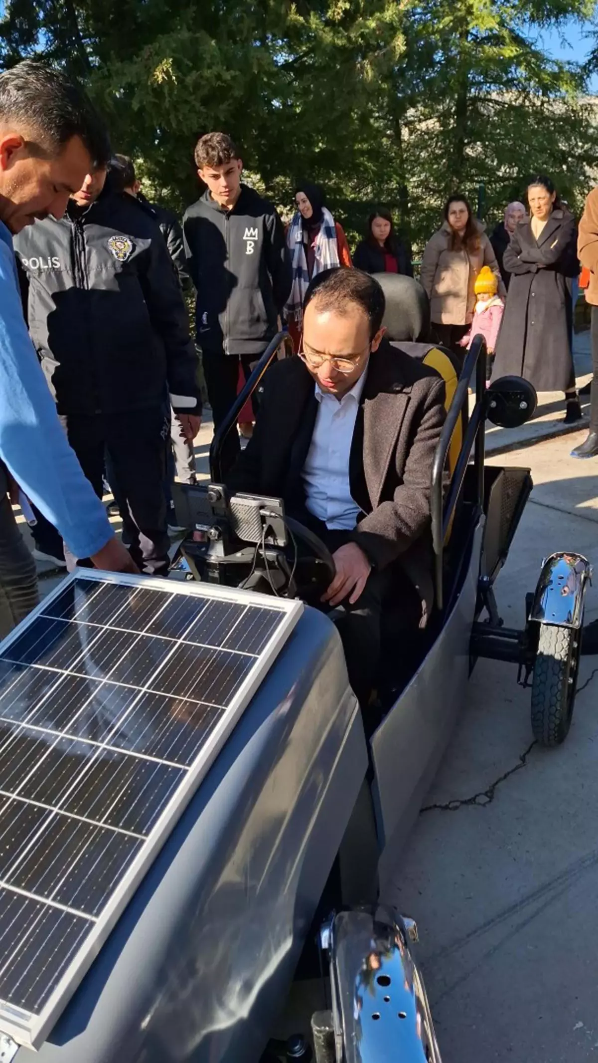 Selendi Anadolu Lisesi Öğrencileri Güneş Enerjisiyle Çalışan Elektrikli Araç Geliştirdi