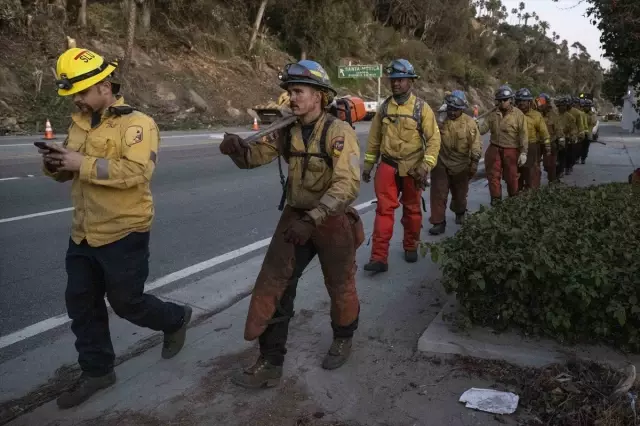 Los Angeles'taki yangınlarda 40 yılın en büyük yıkımı yaşandı