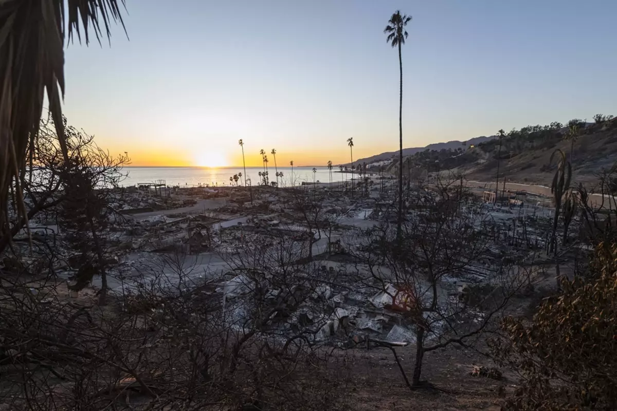 Los Angeles\'taki yangınlarda 40 yılın en büyük yıkımı yaşandı