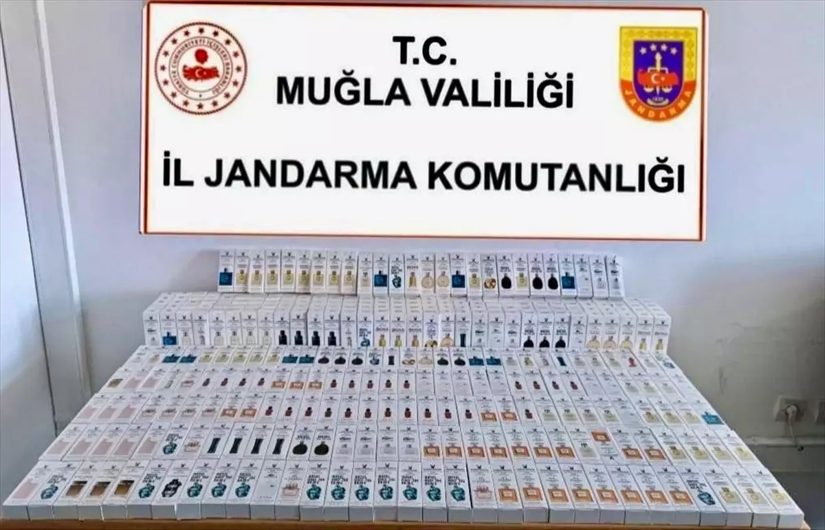 Muğla\'da 346 Şişe Kaçak Parfüm Ele Geçirildi