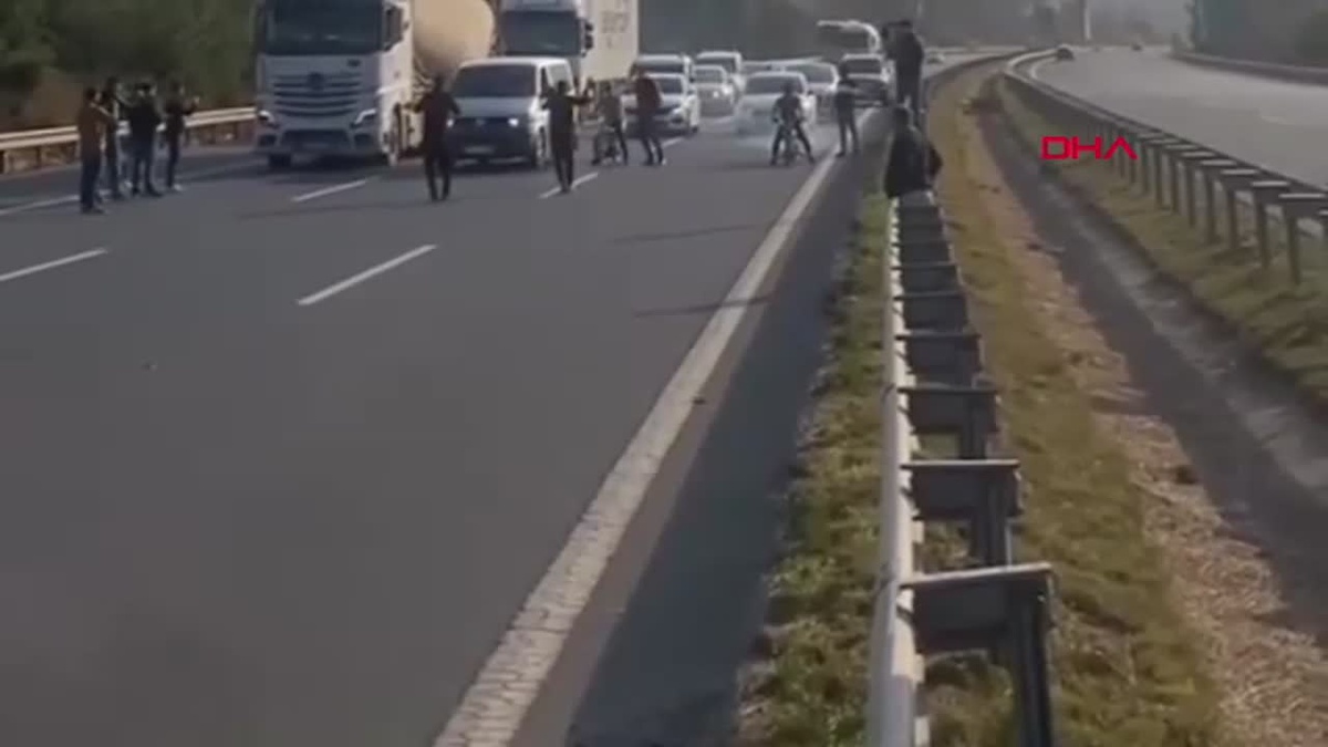Otoyolu trafiğe kapatıp yarışan 24 motosikletliye 523 bin lira ceza