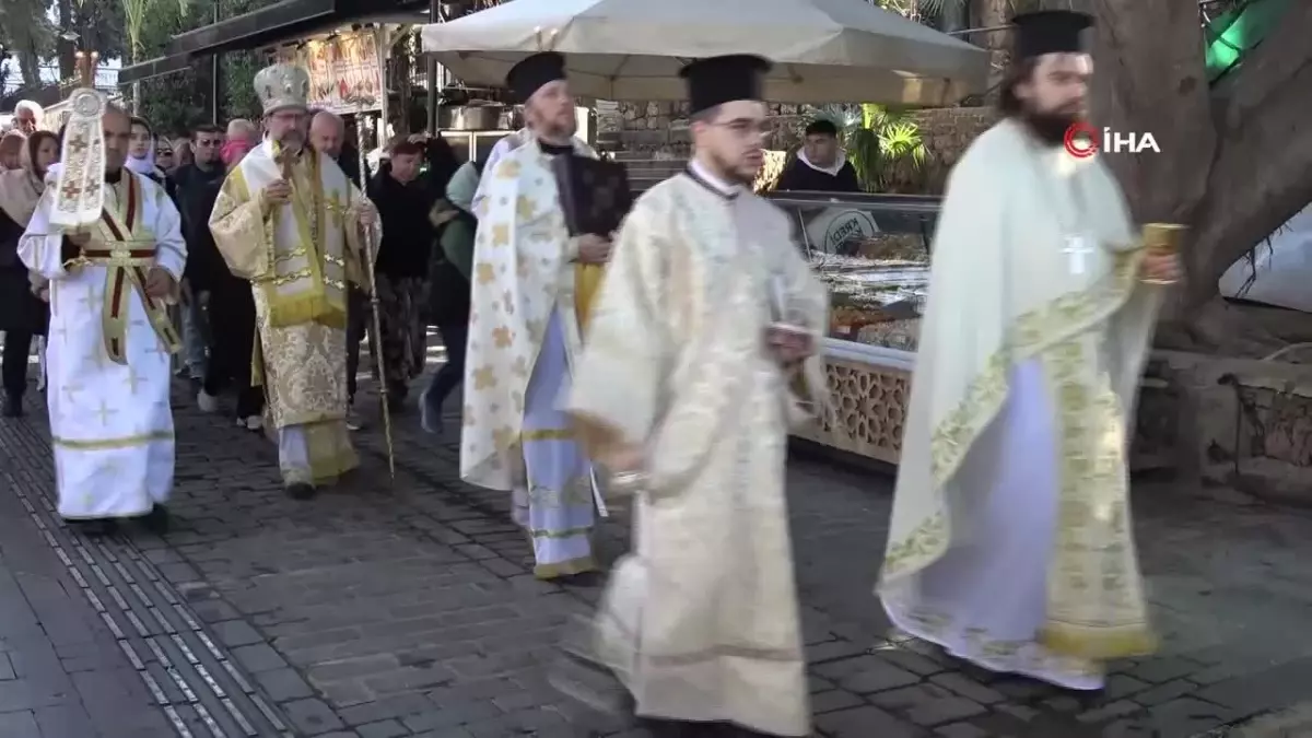 Antalya\'da Denizden Haç Çıkarma Töreni