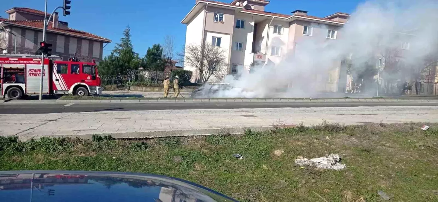 Arnavutköy\'de Tofaş Otomobil Yangını