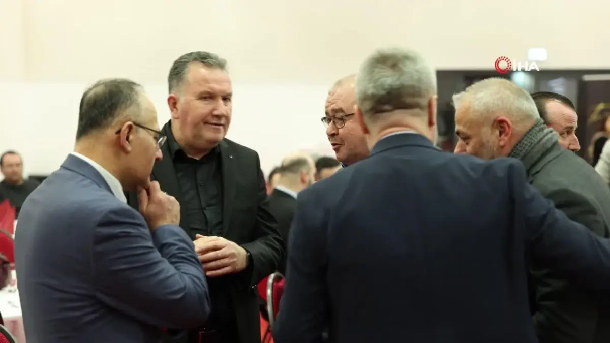 Büyükelçi Kılıç, Düsseldorf\'ta STK\'larla Bir Araya Geldi