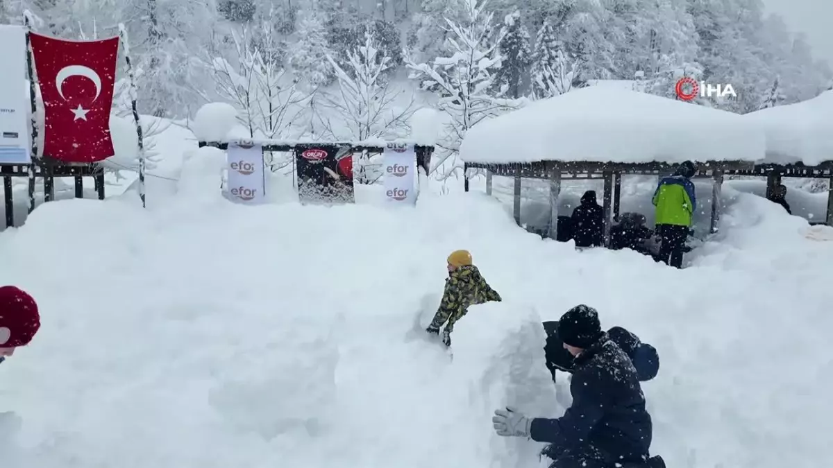 Rize\'de Kış Yüzme Şenliği Coşkusu