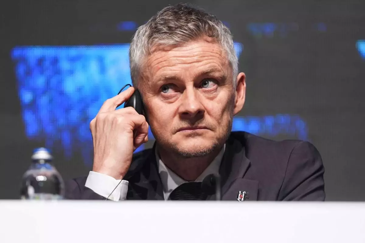 İmza törenine damga vurdu: Solskjaer\'den Türk futbolundaki kaos sorusuna olay yanıt