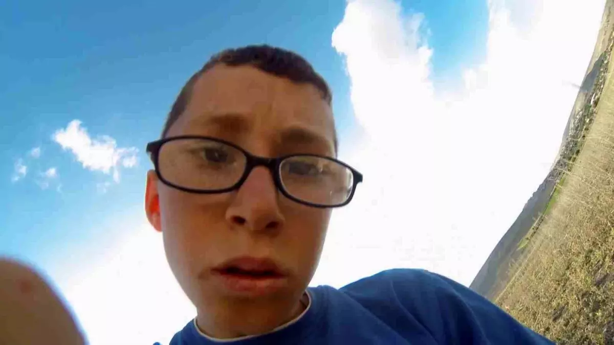 Düşen Dronun Şaşkın Çocukları