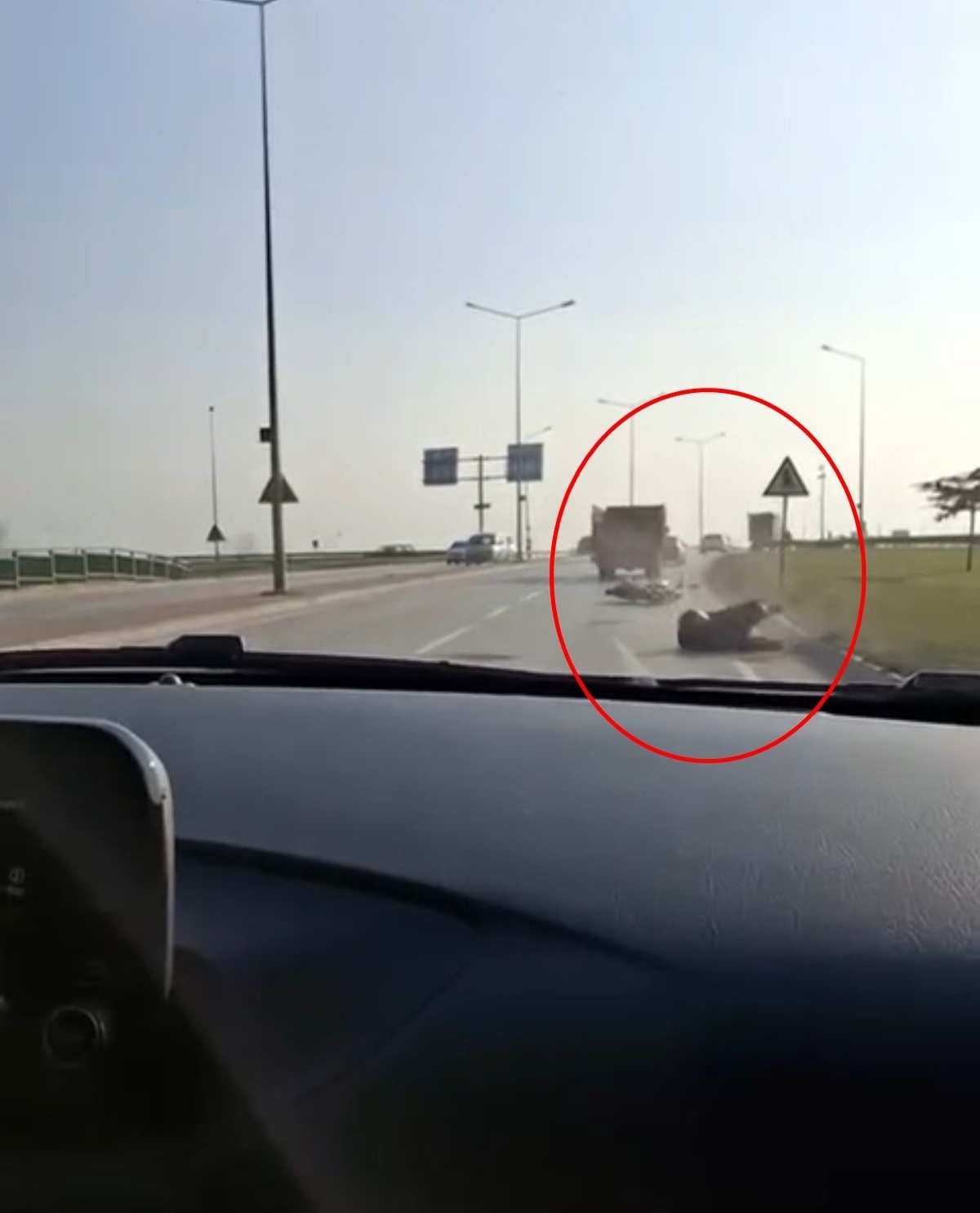 Bursa\'da Sosyal Medya İçin Video Çekerken Motosiklet Kazası Kaydedildi