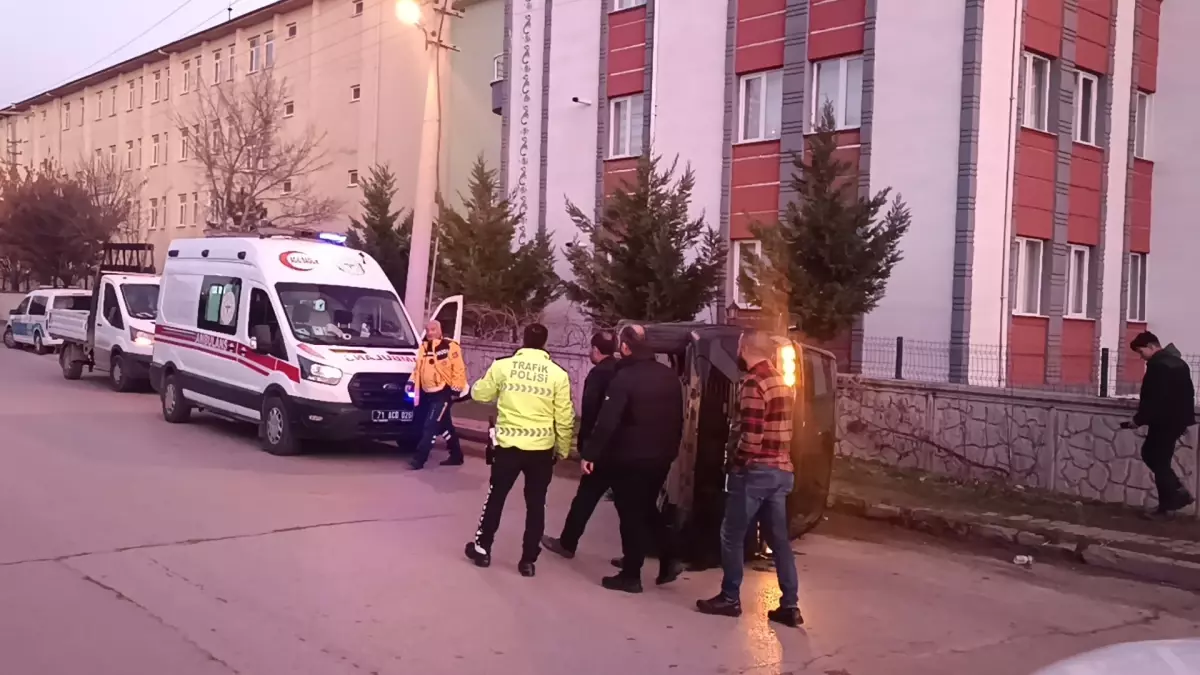 Kırıkkale\'de Kaçan Minibüs Kazaya Neden Oldu: 1 Yaralı